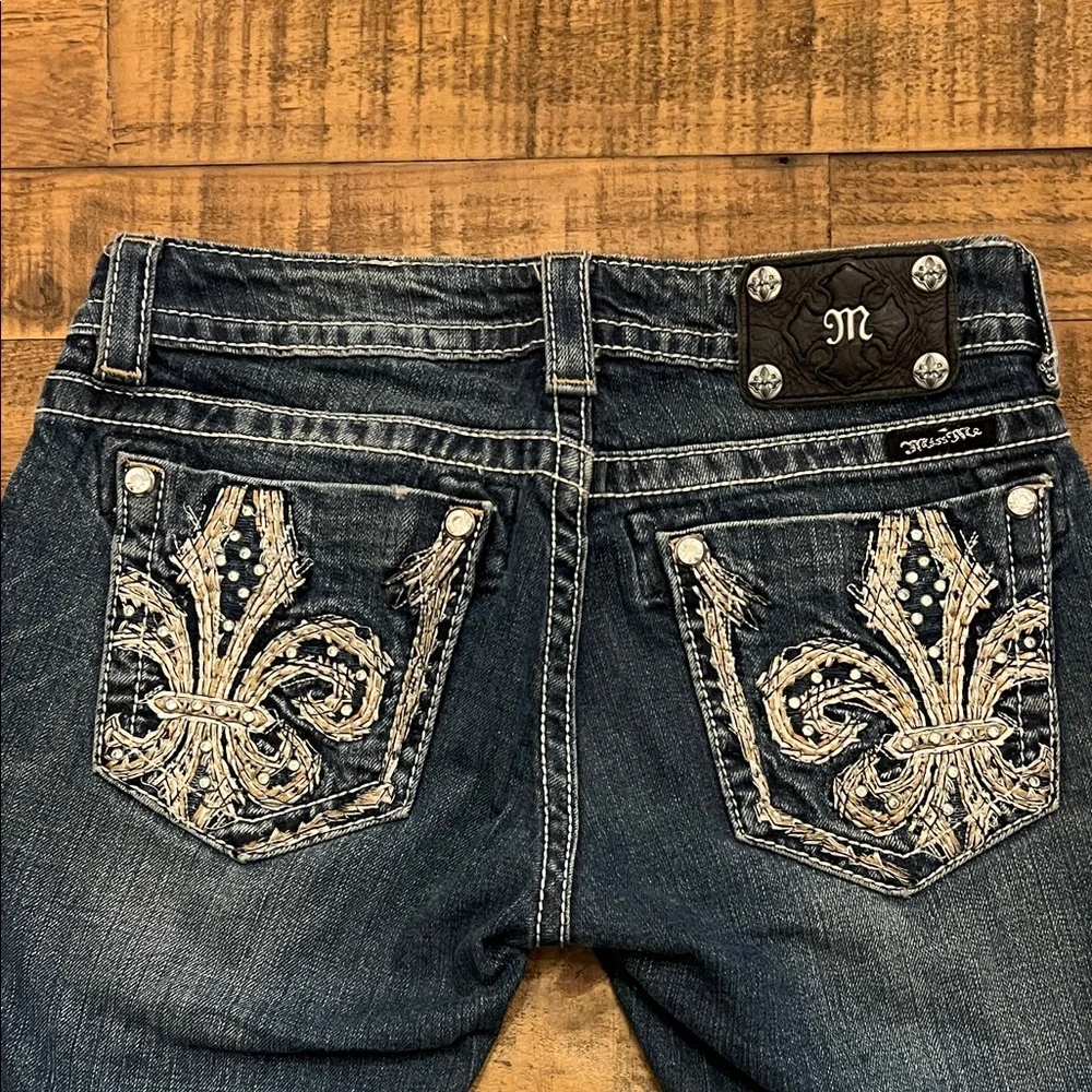 Miss Me Medium Capri Jeans - Picture 6 of 10